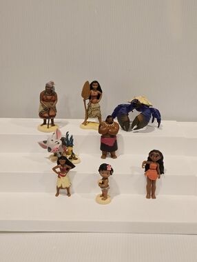 Disney Deluxe Moana Character Figure Set
